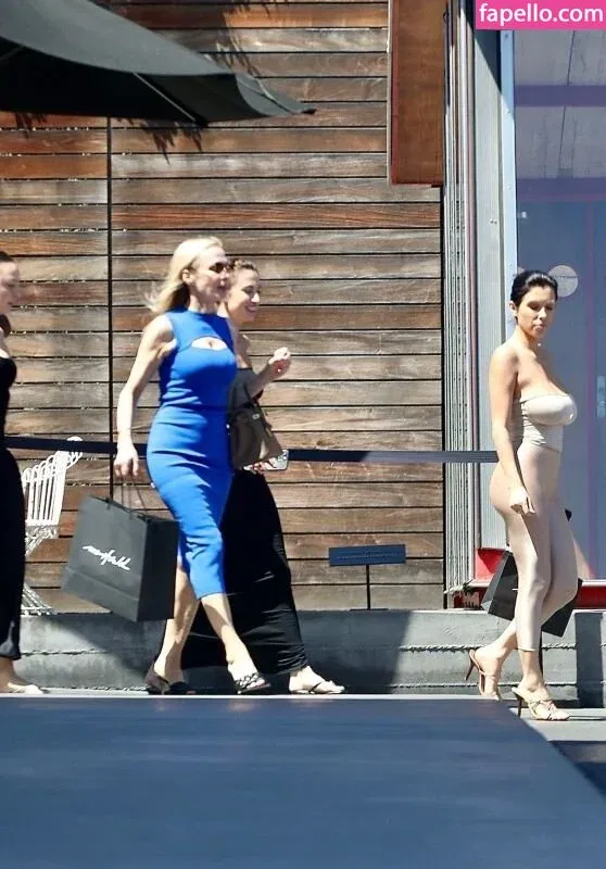 Bianca Censori Onlyfans Photo Gallery 