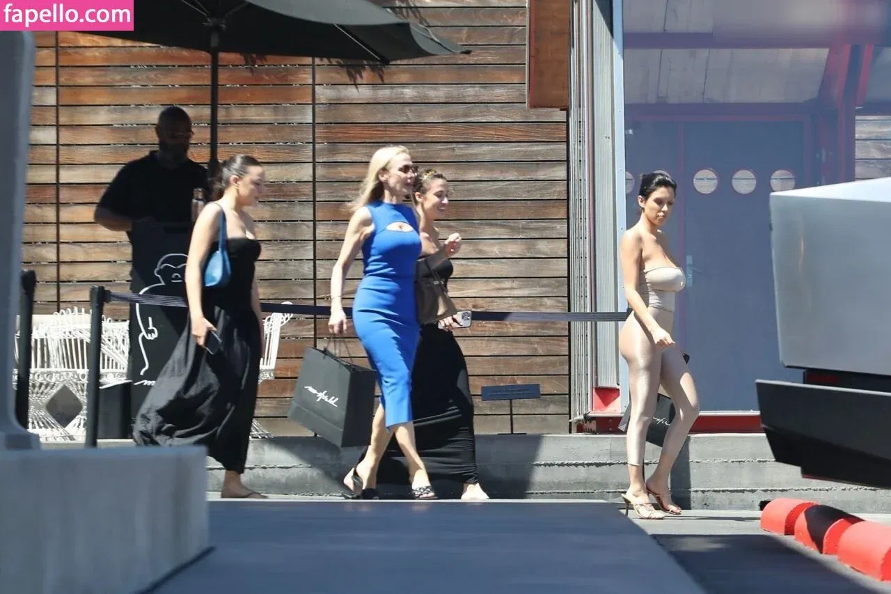 Bianca Censori Onlyfans Photo Gallery 