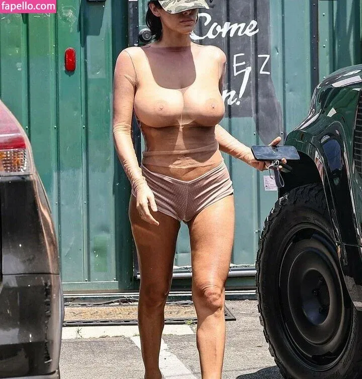 Bianca Censori Onlyfans Photo Gallery 