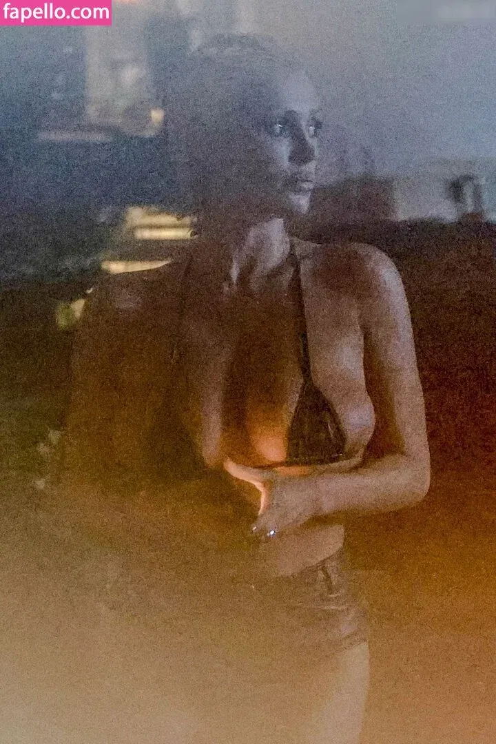 Bianca Censori Onlyfans Photo Gallery 