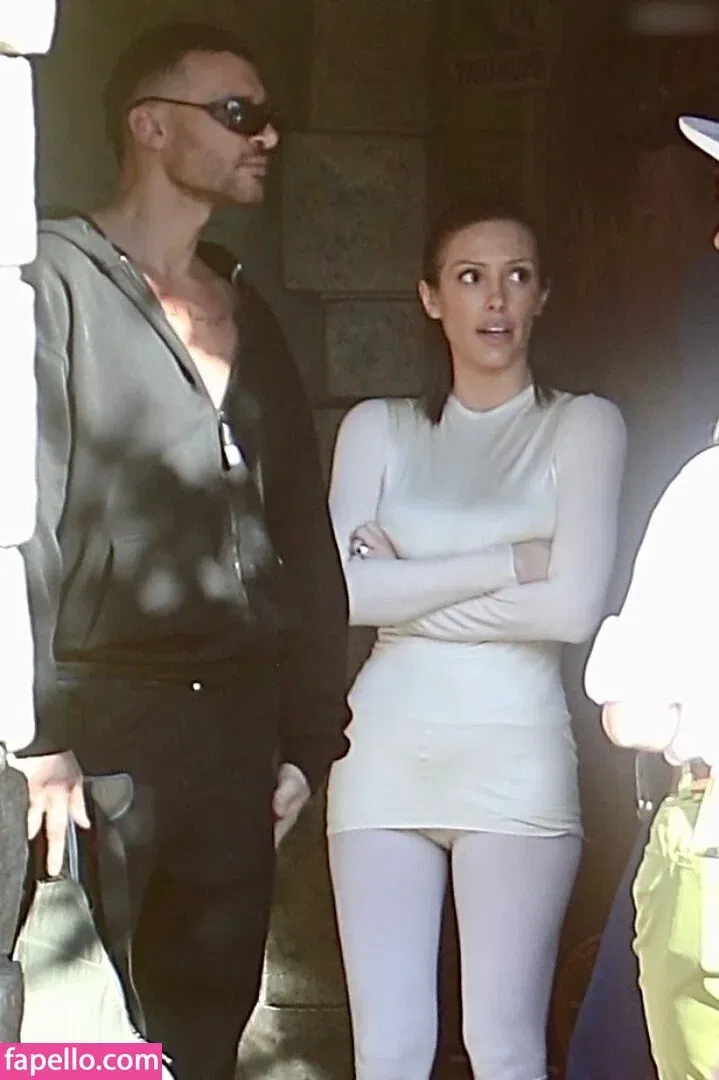 Bianca Censori Onlyfans Photo Gallery 