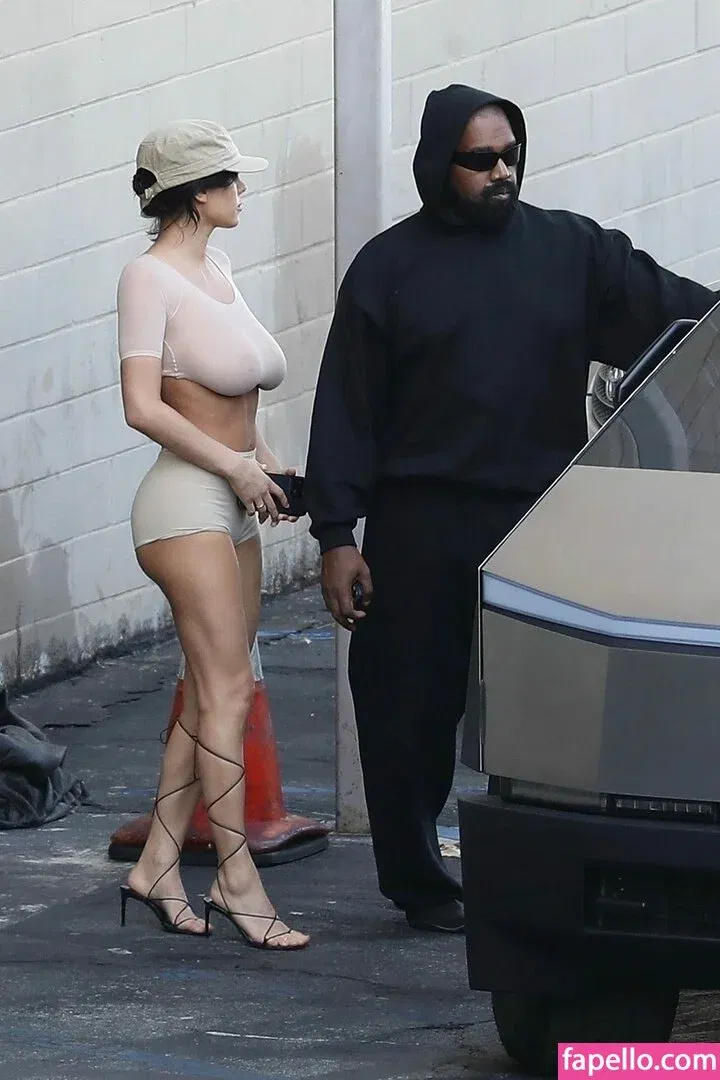 Bianca Censori Onlyfans Photo Gallery 