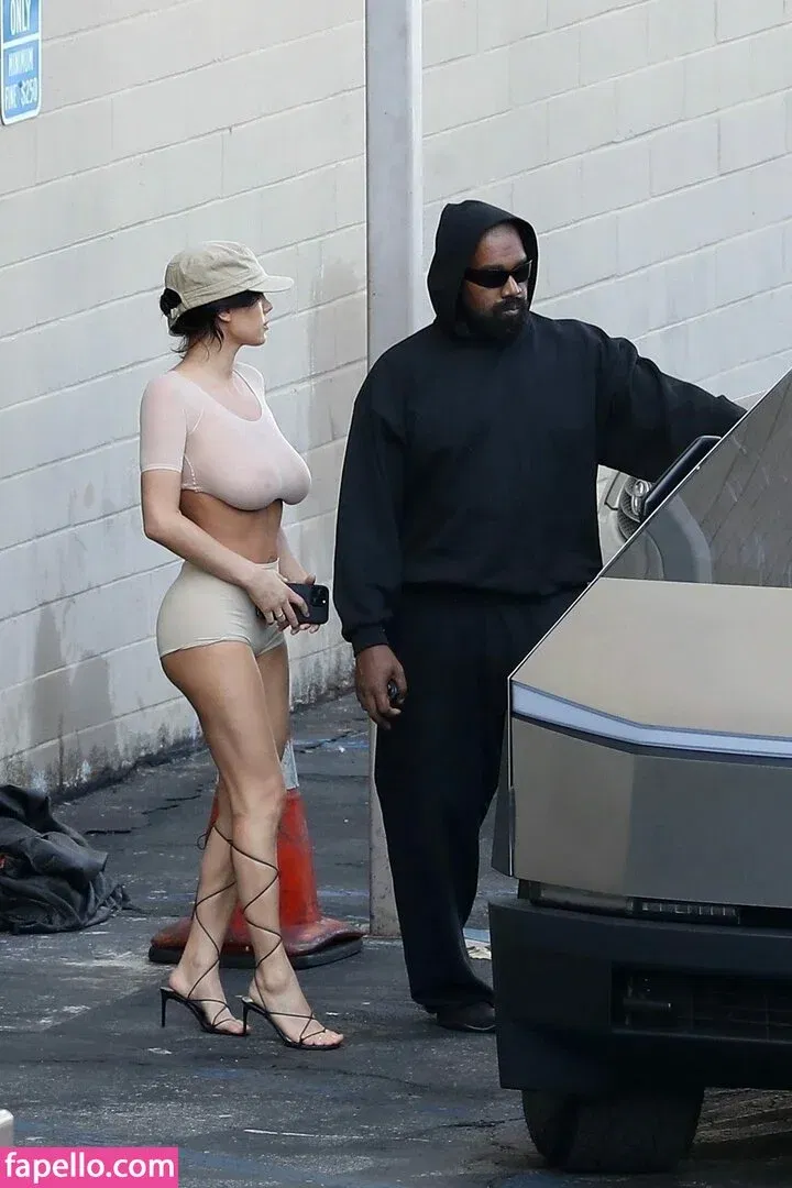 Bianca Censori Onlyfans Photo Gallery 