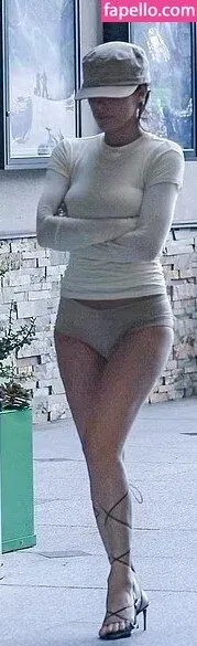 Bianca Censori Onlyfans Photo Gallery 