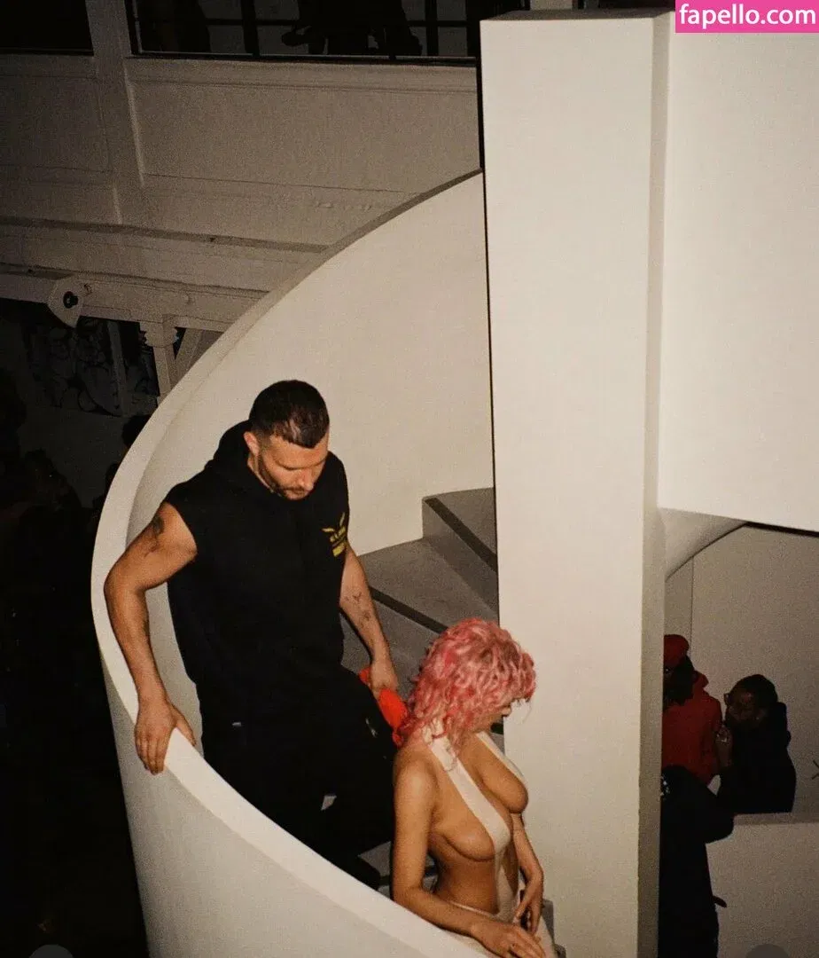 Bianca Censori Onlyfans Photo Gallery 