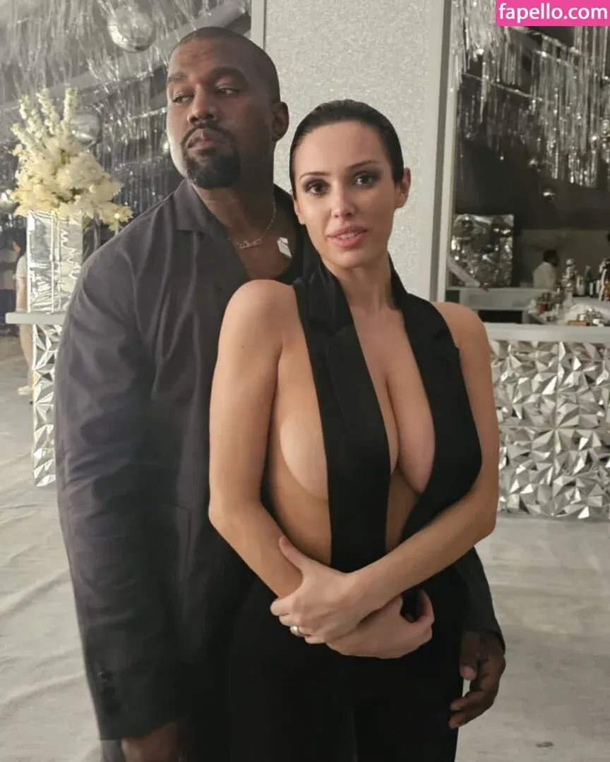 Bianca Censori Onlyfans Photo Gallery 