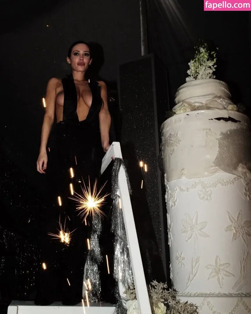 Bianca Censori Onlyfans Photo Gallery 