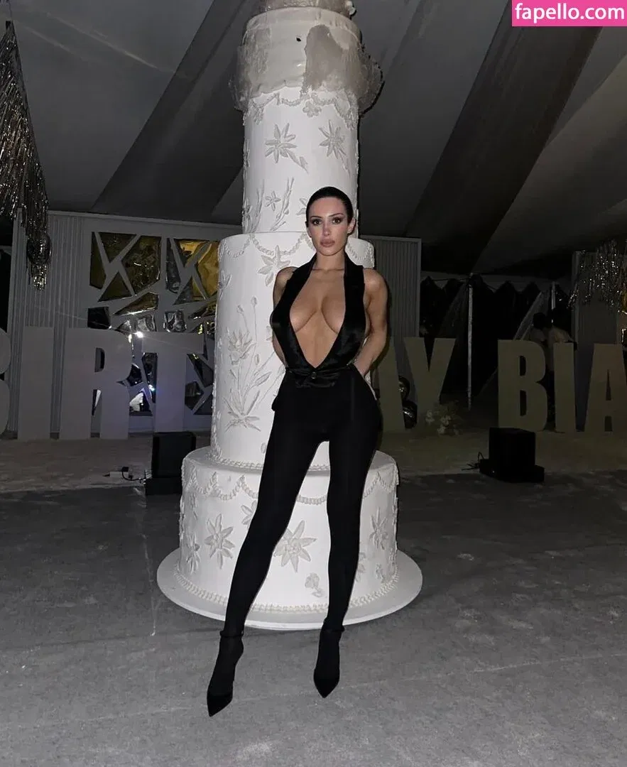 Bianca Censori Onlyfans Photo Gallery 