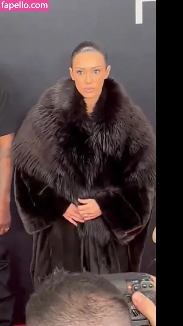 Bianca Censori Onlyfans Photo Gallery 