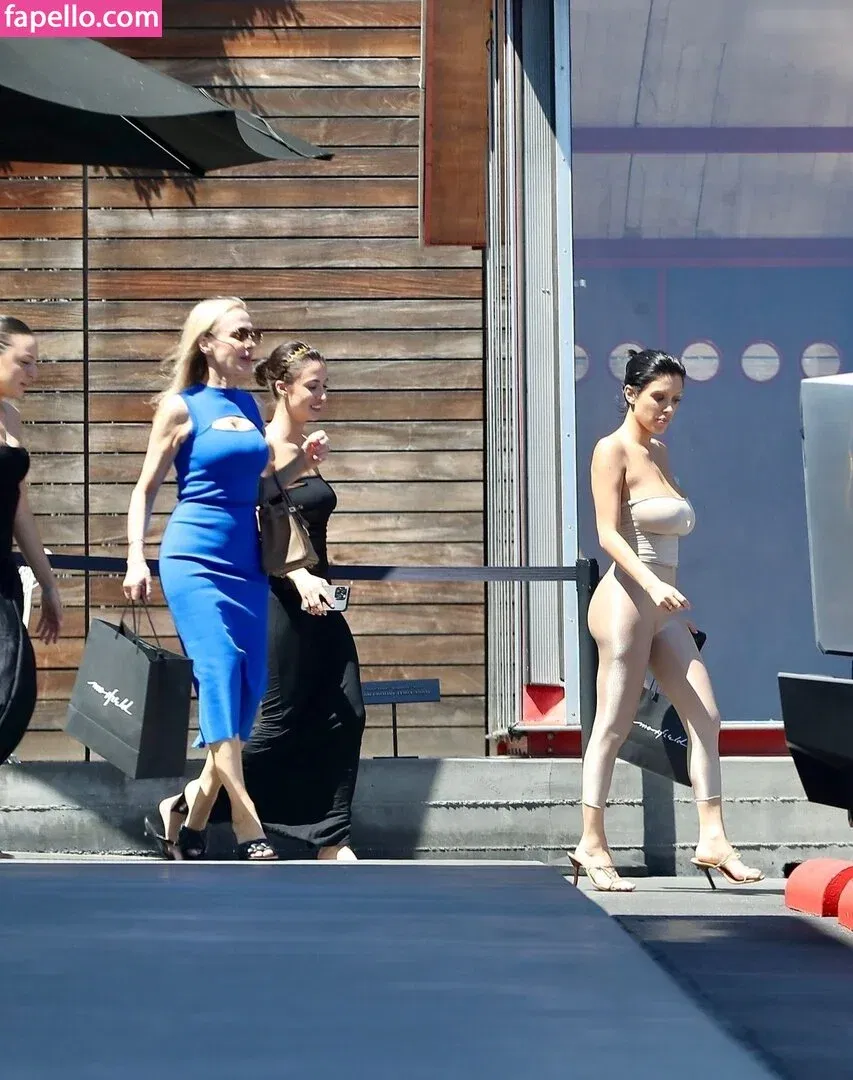 Bianca Censori Onlyfans Photo Gallery 