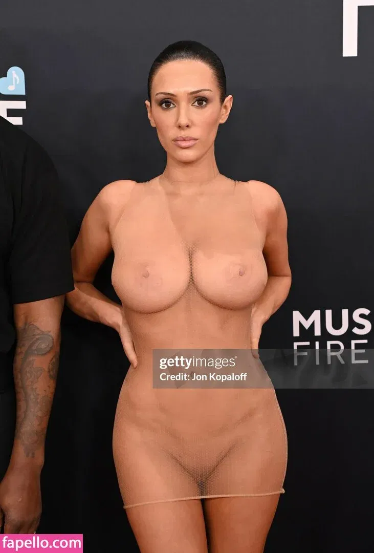 Bianca Censori Onlyfans Photo Gallery 