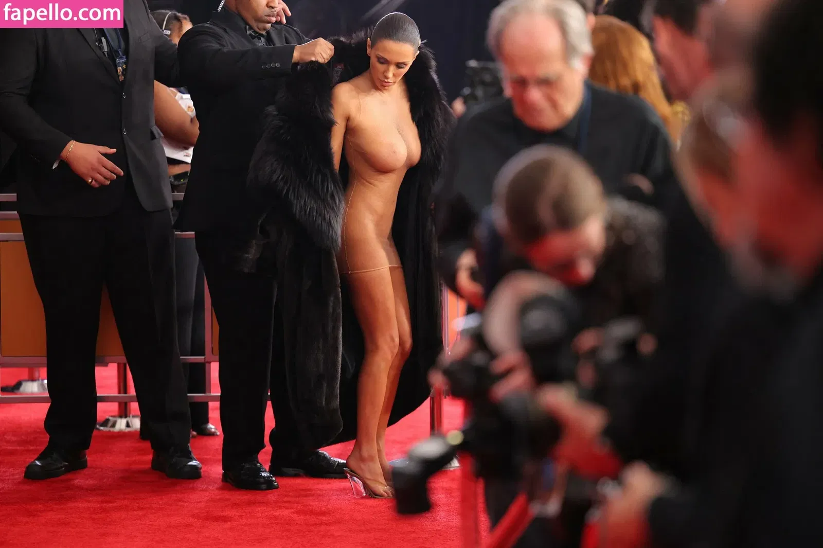 Bianca Censori Onlyfans Photo Gallery 