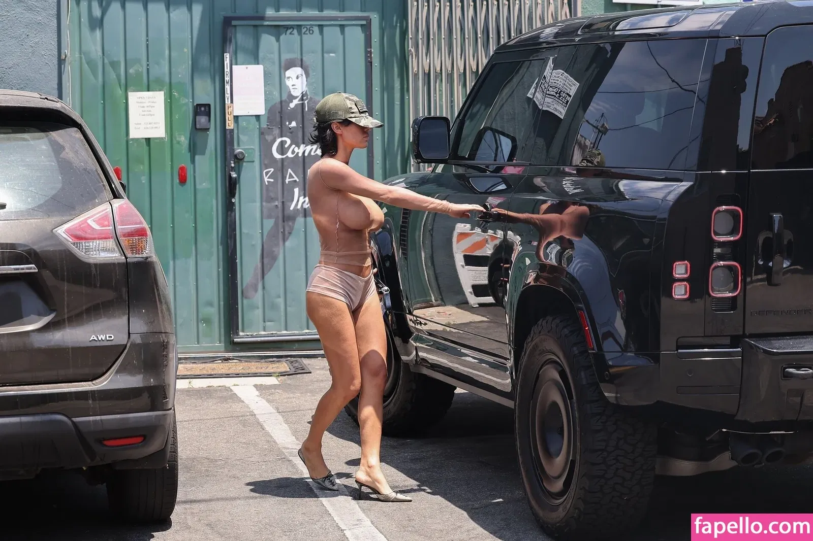 Bianca Censori Onlyfans Photo Gallery 