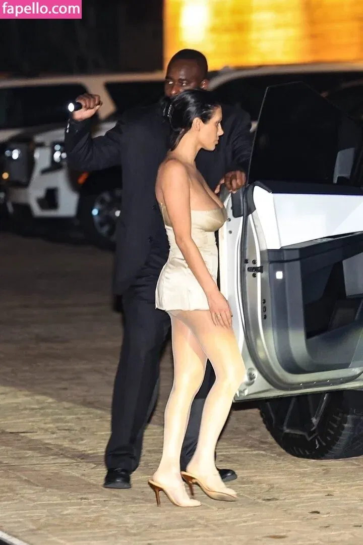 Bianca Censori Onlyfans Photo Gallery 