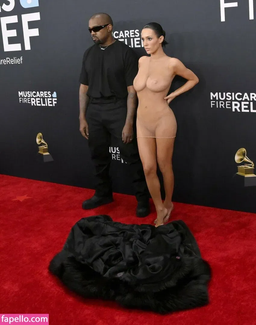 Bianca Censori Onlyfans Photo Gallery 