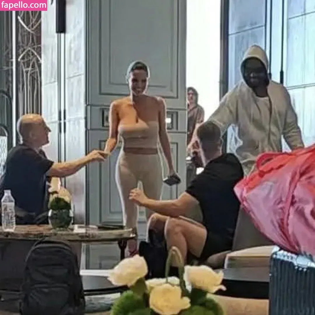 Bianca Censori Onlyfans Photo Gallery 