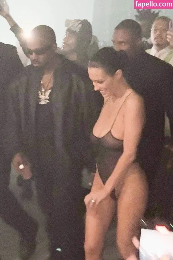 Bianca Censori Onlyfans Photo Gallery 