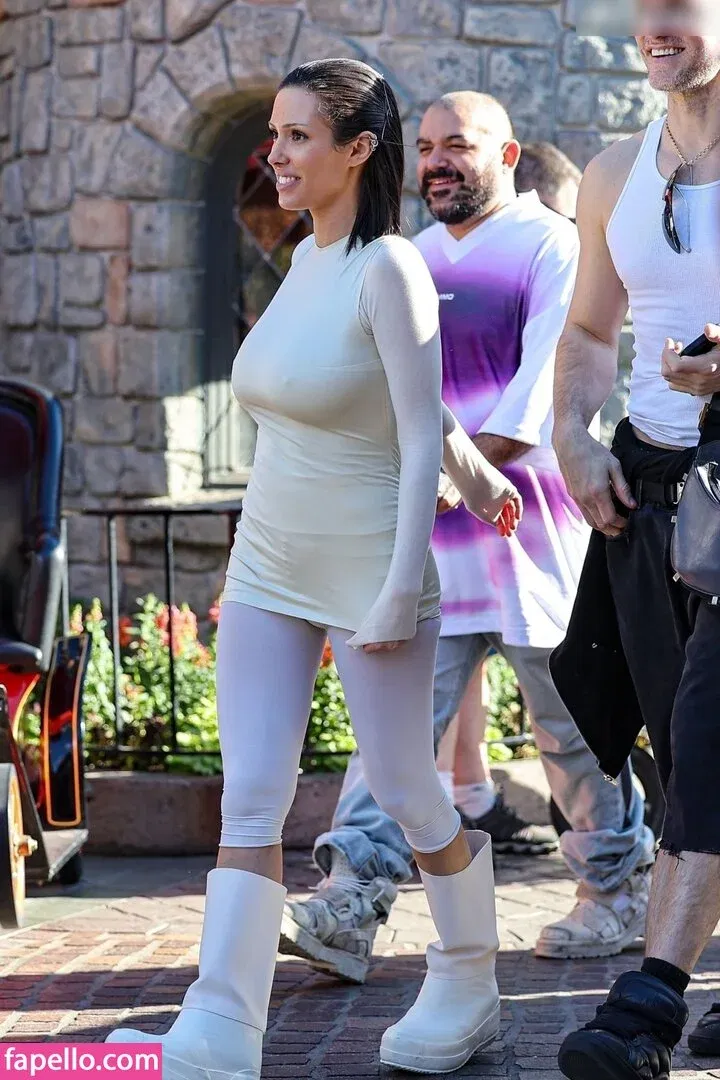 Bianca Censori Onlyfans Photo Gallery 