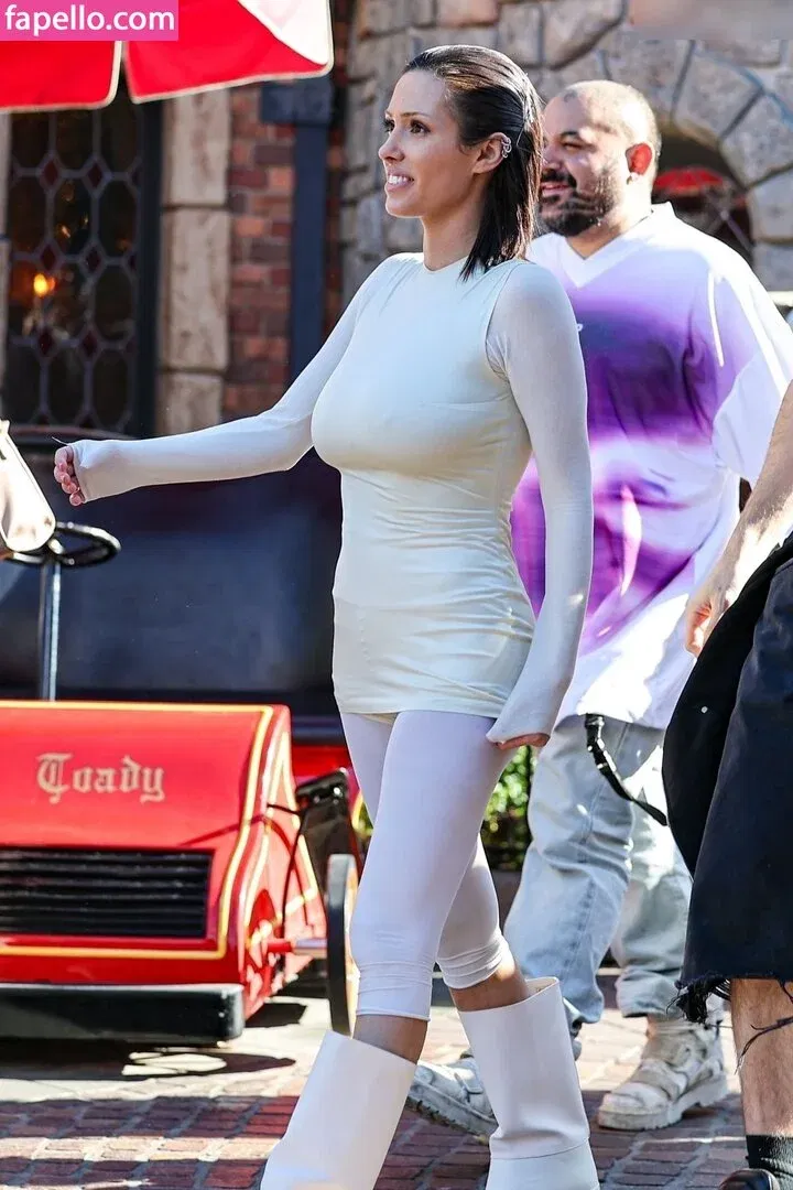 Bianca Censori Onlyfans Photo Gallery 