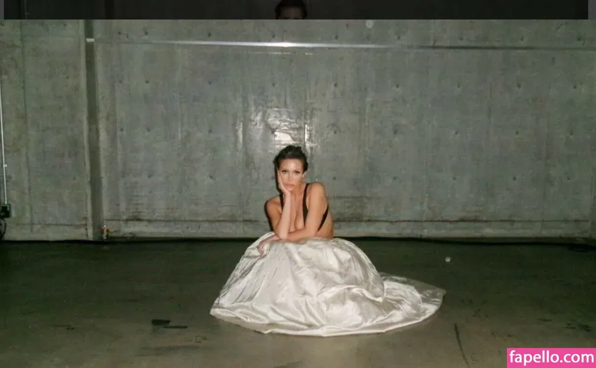 Bianca Censori Onlyfans Photo Gallery 