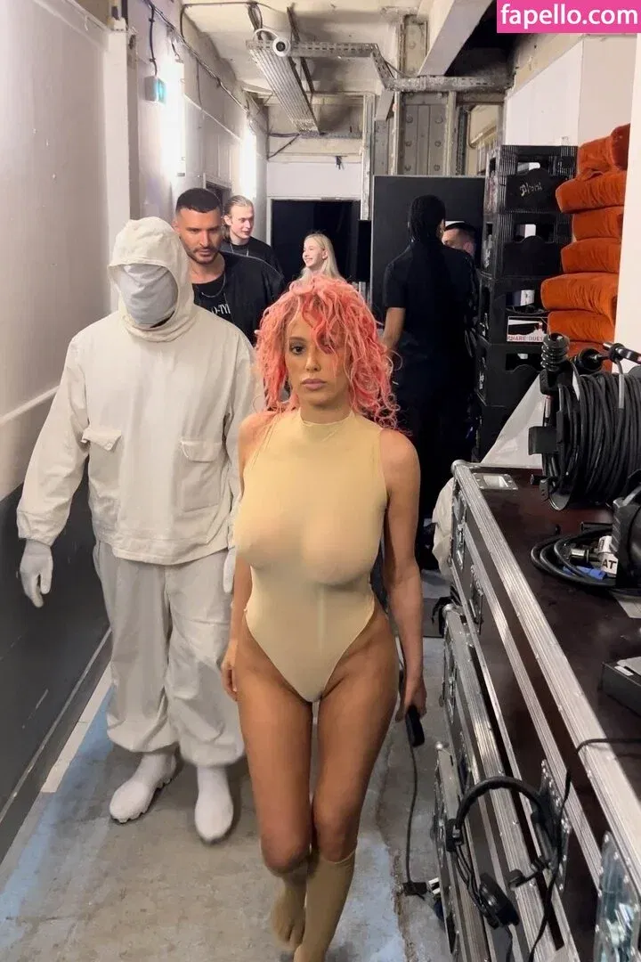 Bianca Censori Onlyfans Photo Gallery 