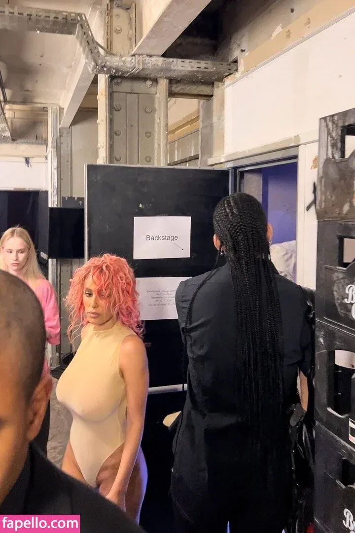 Bianca Censori Onlyfans Photo Gallery 