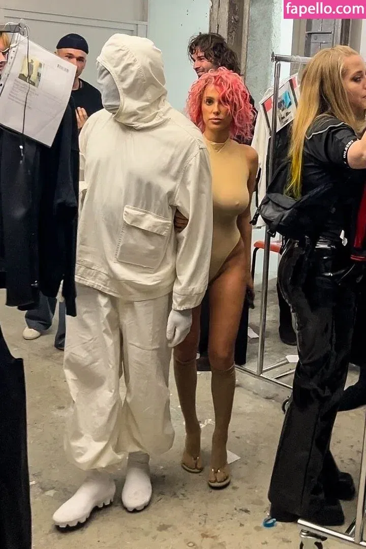 Bianca Censori Onlyfans Photo Gallery 