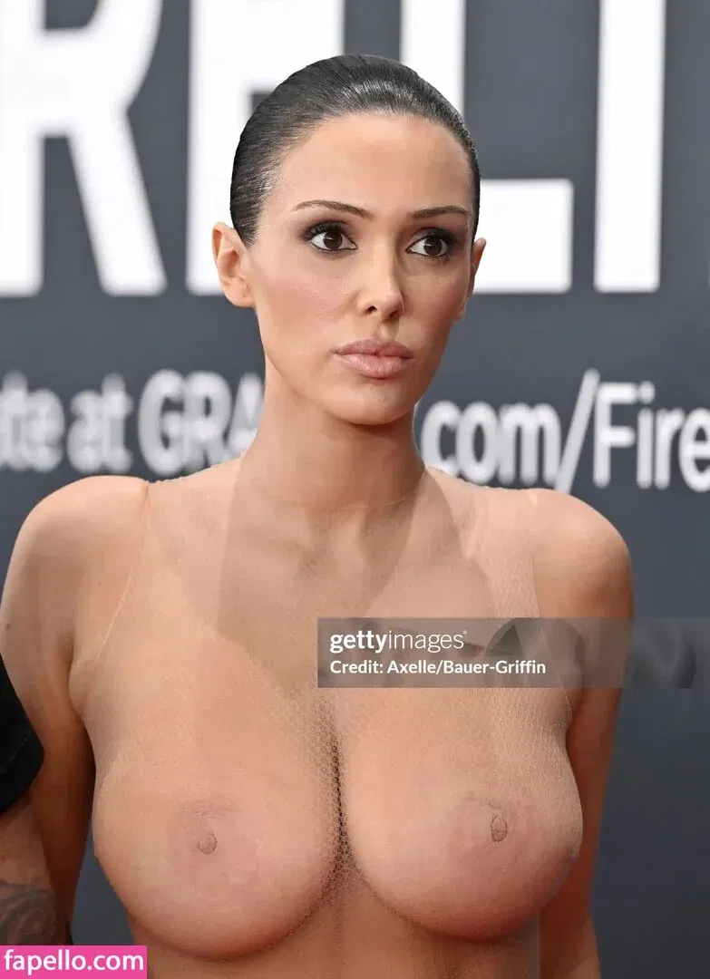 Bianca Censori Onlyfans Photo Gallery 