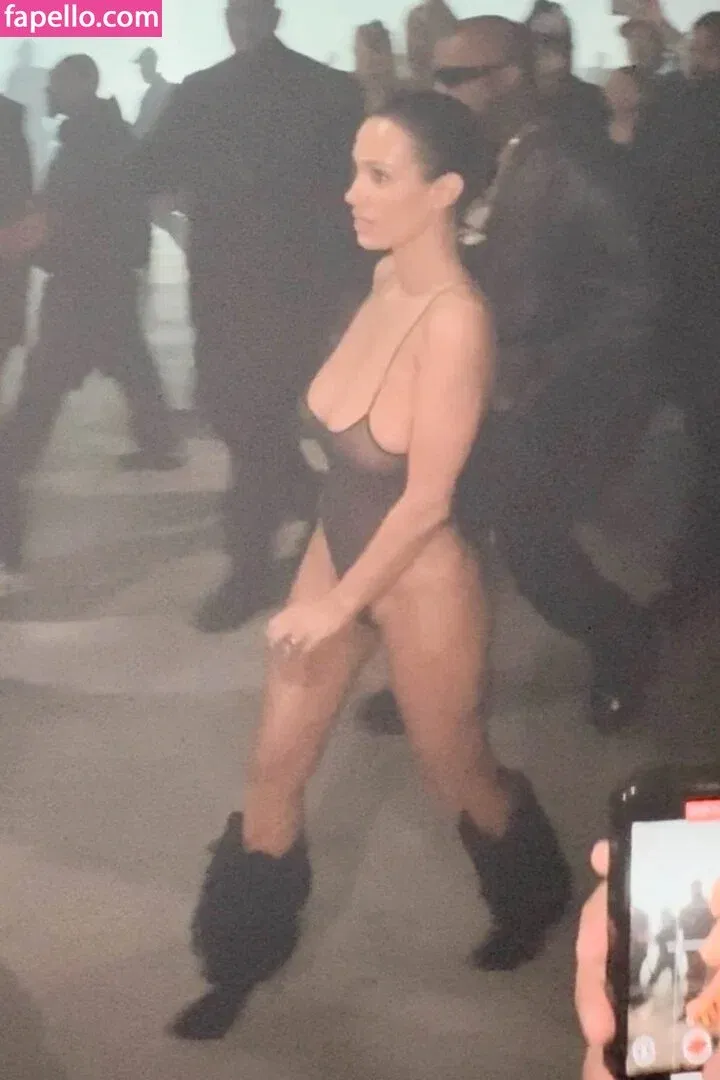 Bianca Censori Onlyfans Photo Gallery 