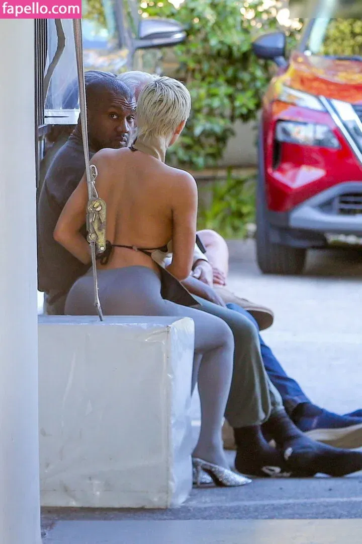 Bianca Censori Onlyfans Photo Gallery 