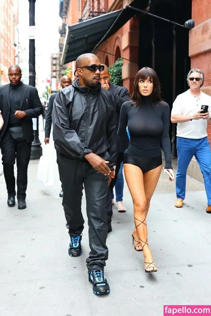 Bianca Censori Onlyfans Photo Gallery 