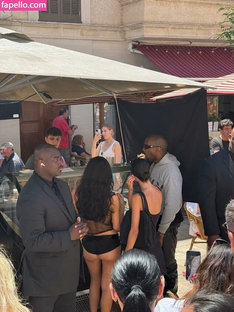 Bianca Censori Onlyfans Photo Gallery 