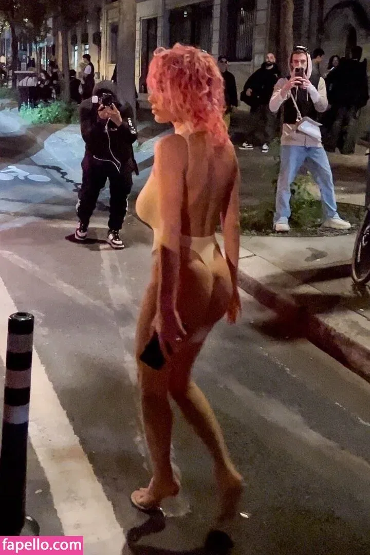 Bianca Censori Onlyfans Photo Gallery 