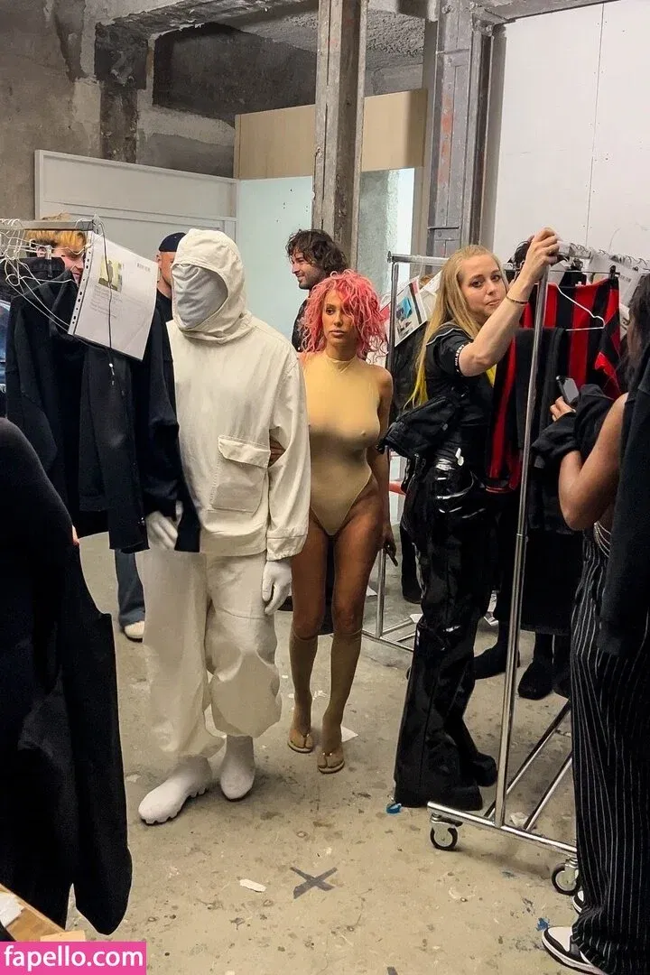 Bianca Censori Onlyfans Photo Gallery 