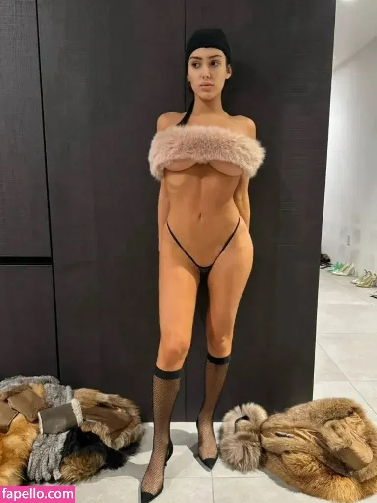 Bianca Censori Onlyfans Photo Gallery 