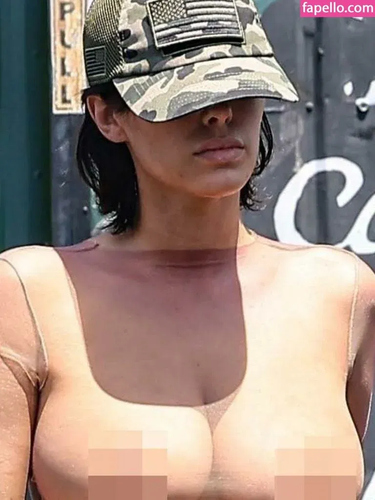 Bianca Censori Onlyfans Photo Gallery 