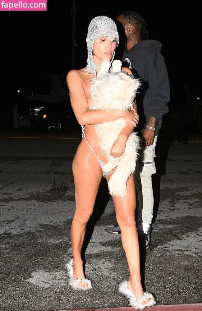 Bianca Censori Onlyfans Photo Gallery 