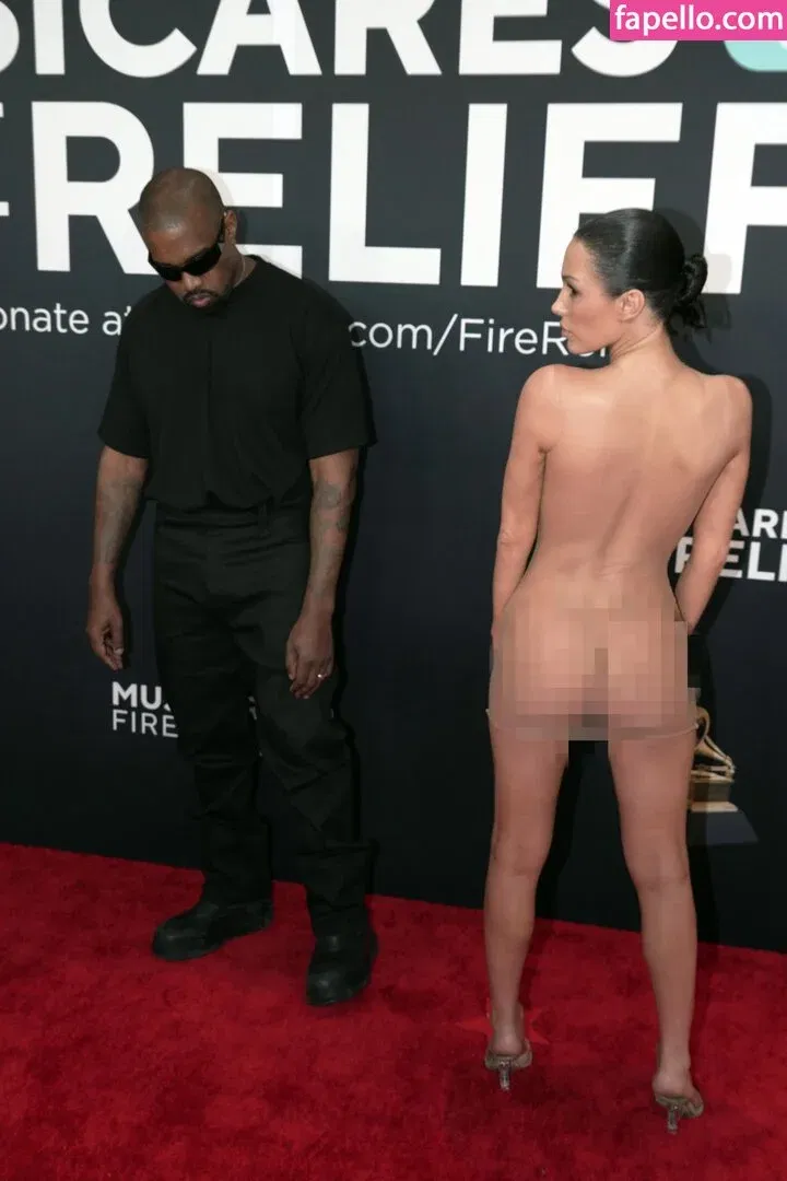 Bianca Censori Onlyfans Photo Gallery 