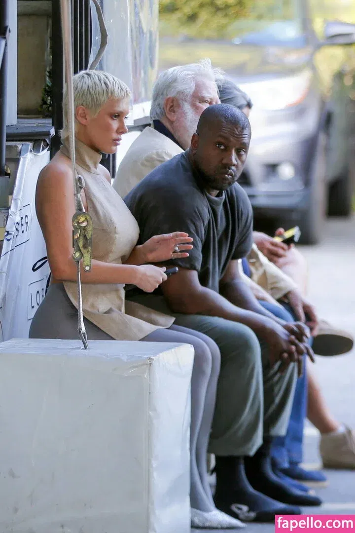 Bianca Censori Onlyfans Photo Gallery 