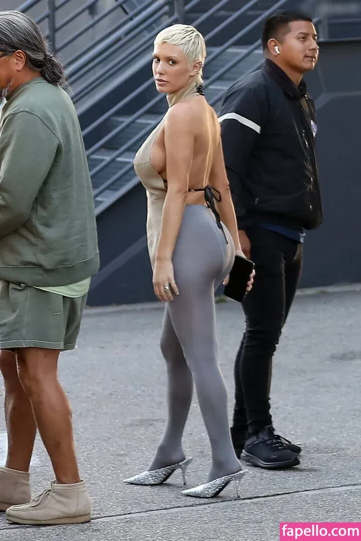 Bianca Censori Onlyfans Photo Gallery 