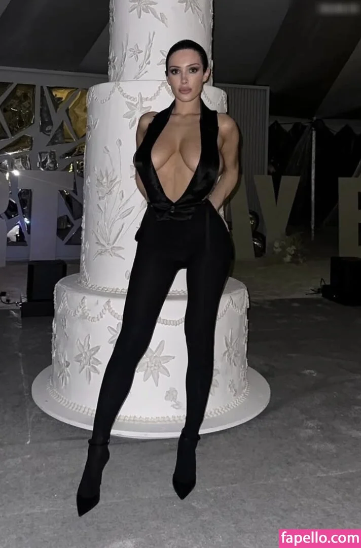 Bianca Censori Onlyfans Photo Gallery 