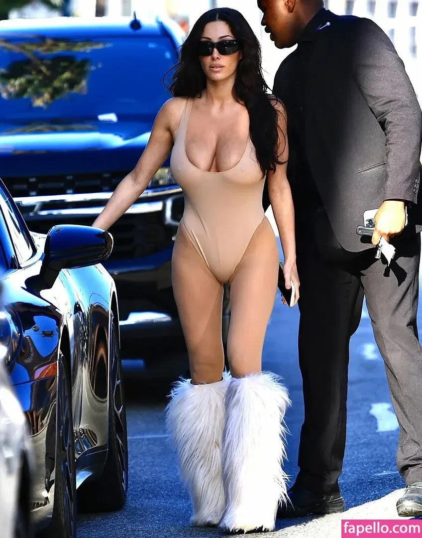 Bianca Censori Onlyfans Photo Gallery 