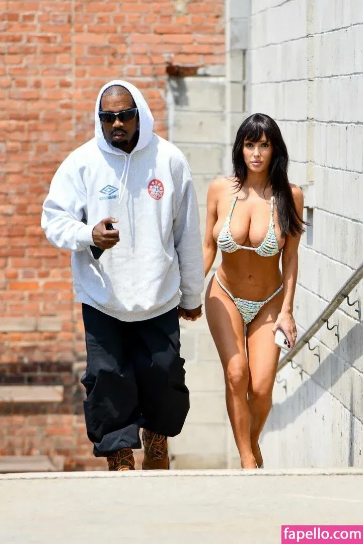 Bianca Censori Onlyfans Photo Gallery 