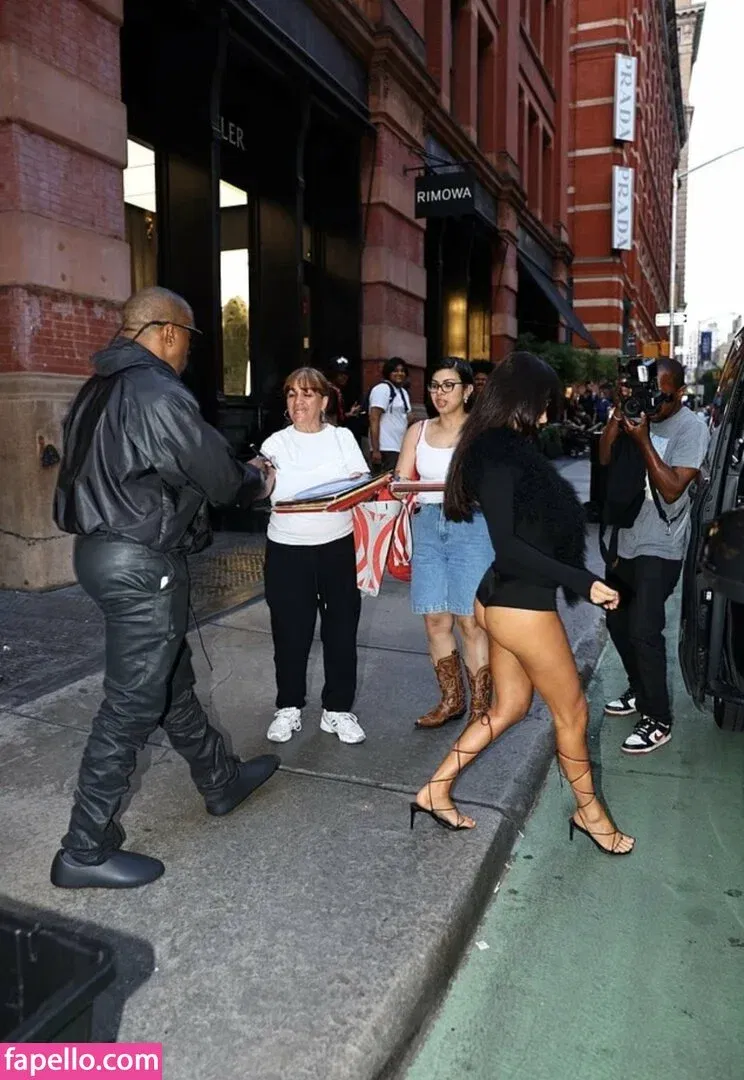 Bianca Censori Onlyfans Photo Gallery 