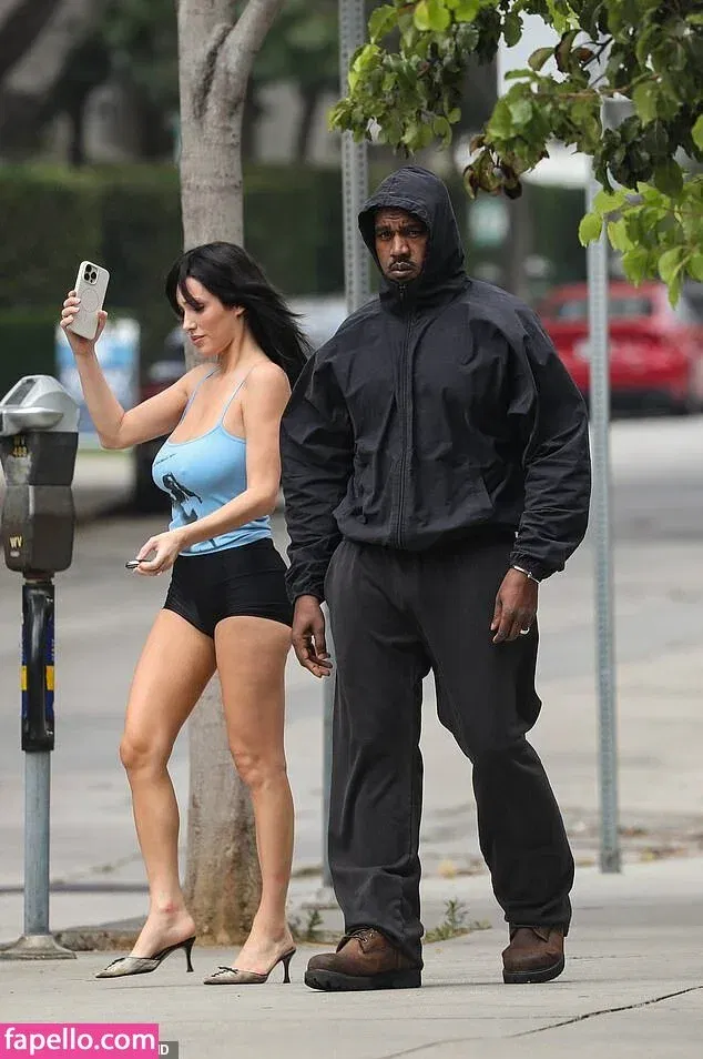 Bianca Censori Onlyfans Photo Gallery 