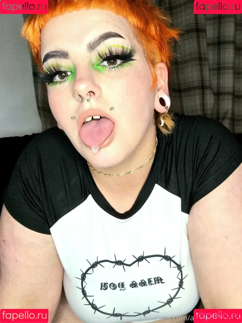 little.m0th Onlyfans Photo Gallery 