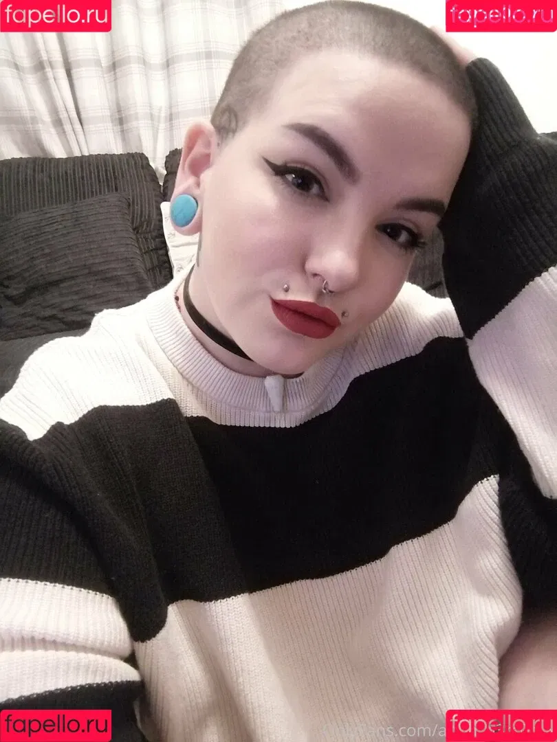 little.m0th Onlyfans Photo Gallery 