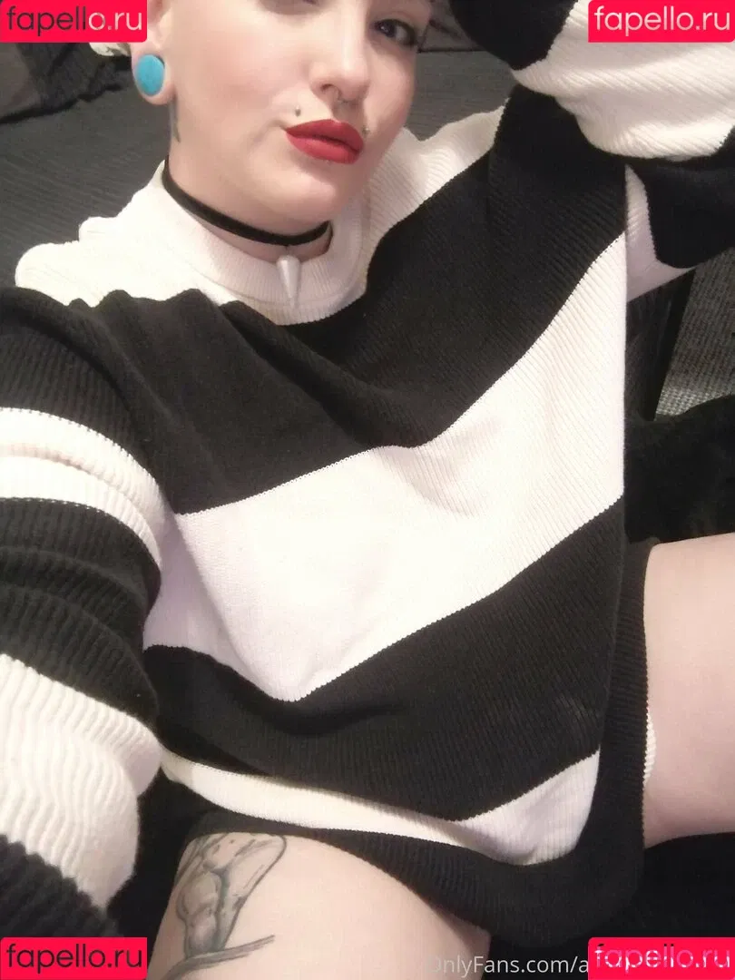 little.m0th Onlyfans Photo Gallery 
