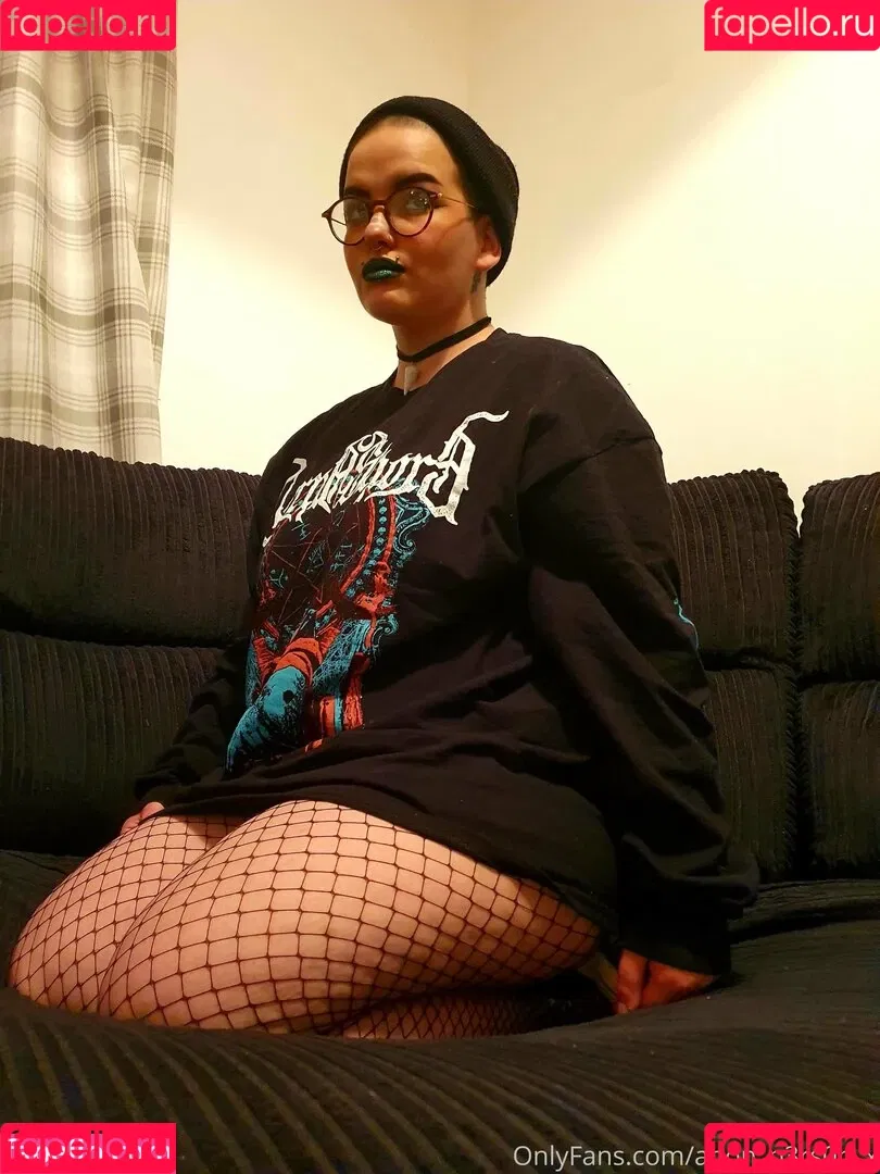 little.m0th Onlyfans Photo Gallery 