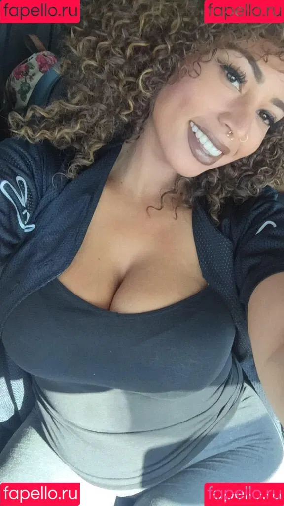 Lipstickthvg Onlyfans Photo Gallery 
